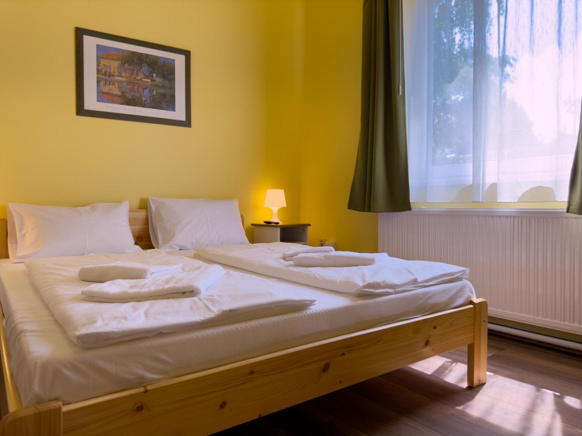 Hotel Irisz Panzio Budapeszt Zewnętrze zdjęcie