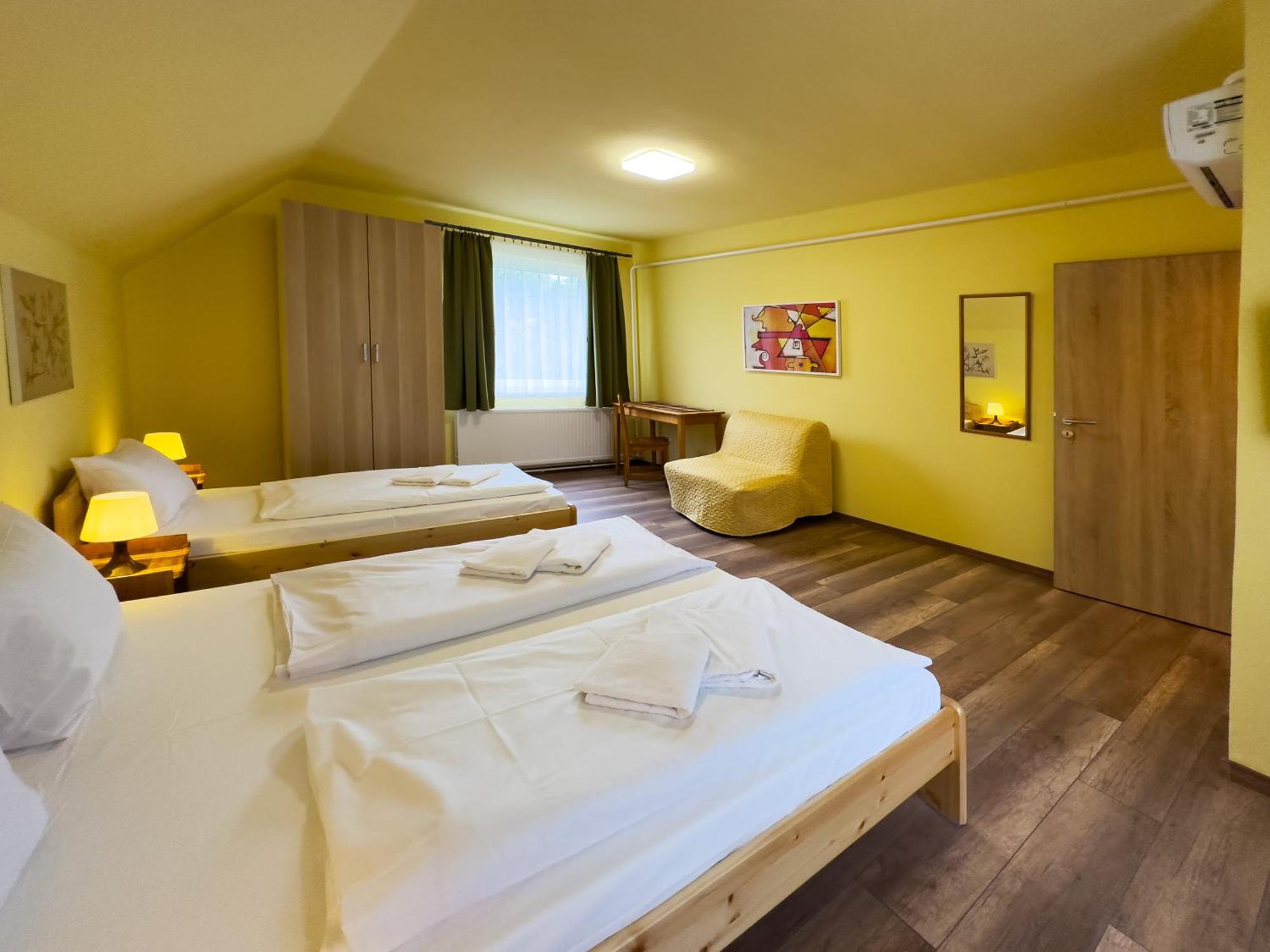 Hotel Irisz Panzio Budapeszt Zewnętrze zdjęcie