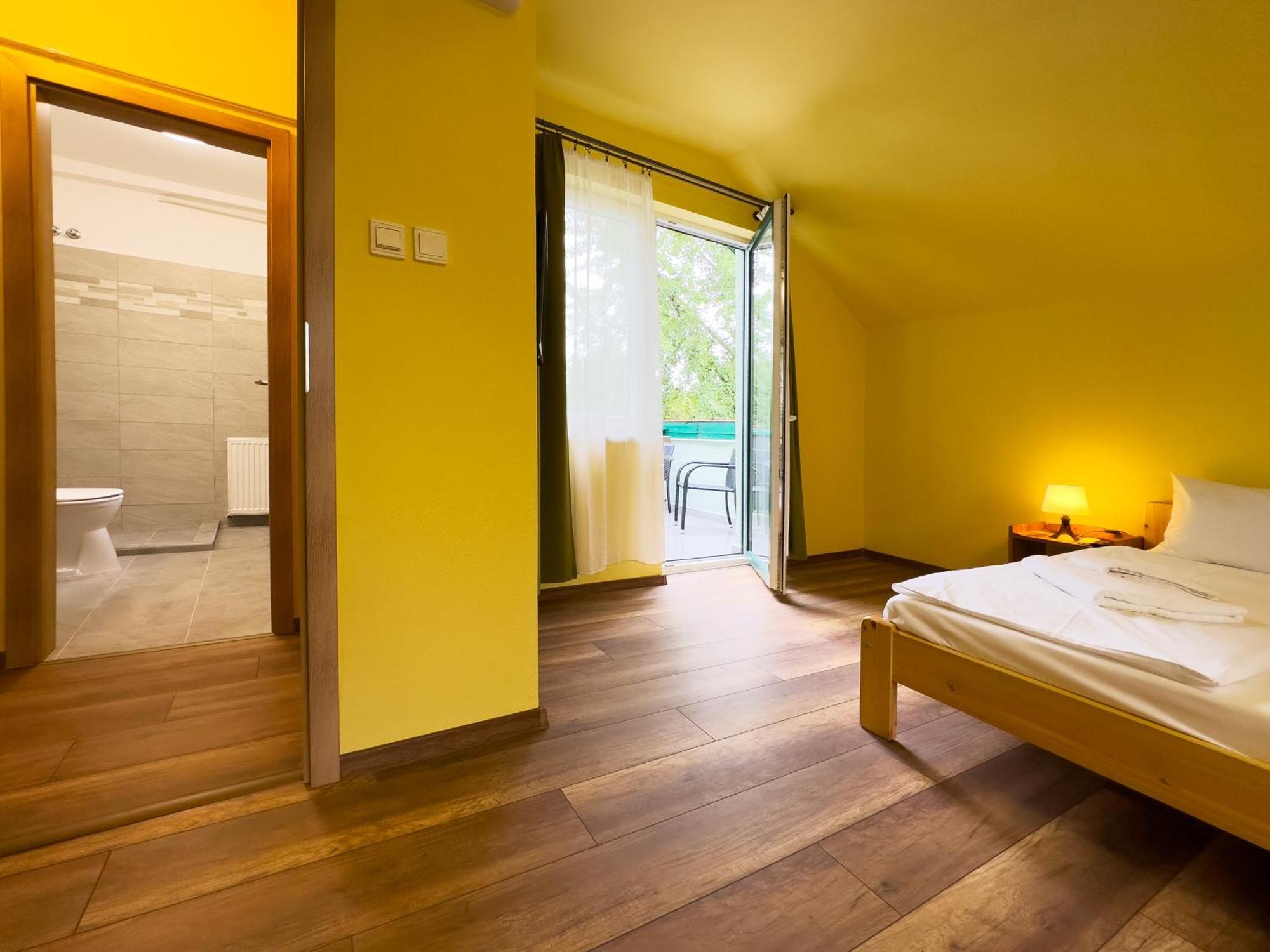 Hotel Irisz Panzio Budapeszt Zewnętrze zdjęcie