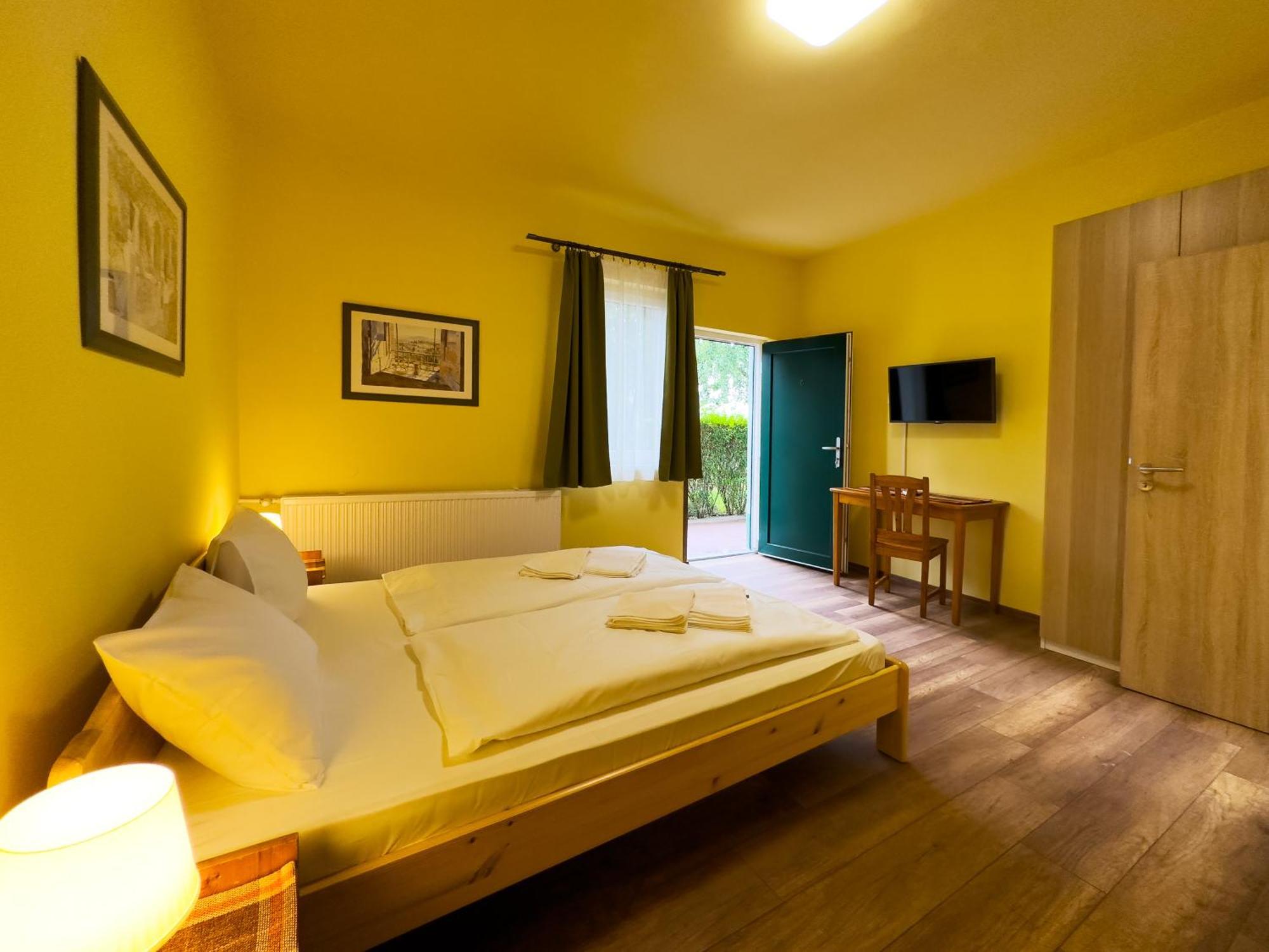 Hotel Irisz Panzio Budapeszt Zewnętrze zdjęcie