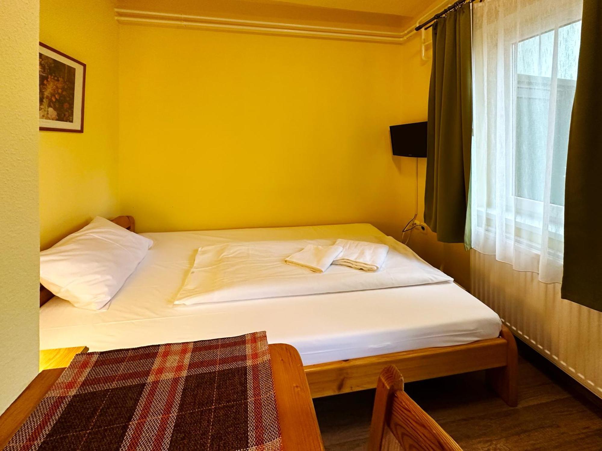 Hotel Irisz Panzio Budapeszt Zewnętrze zdjęcie
