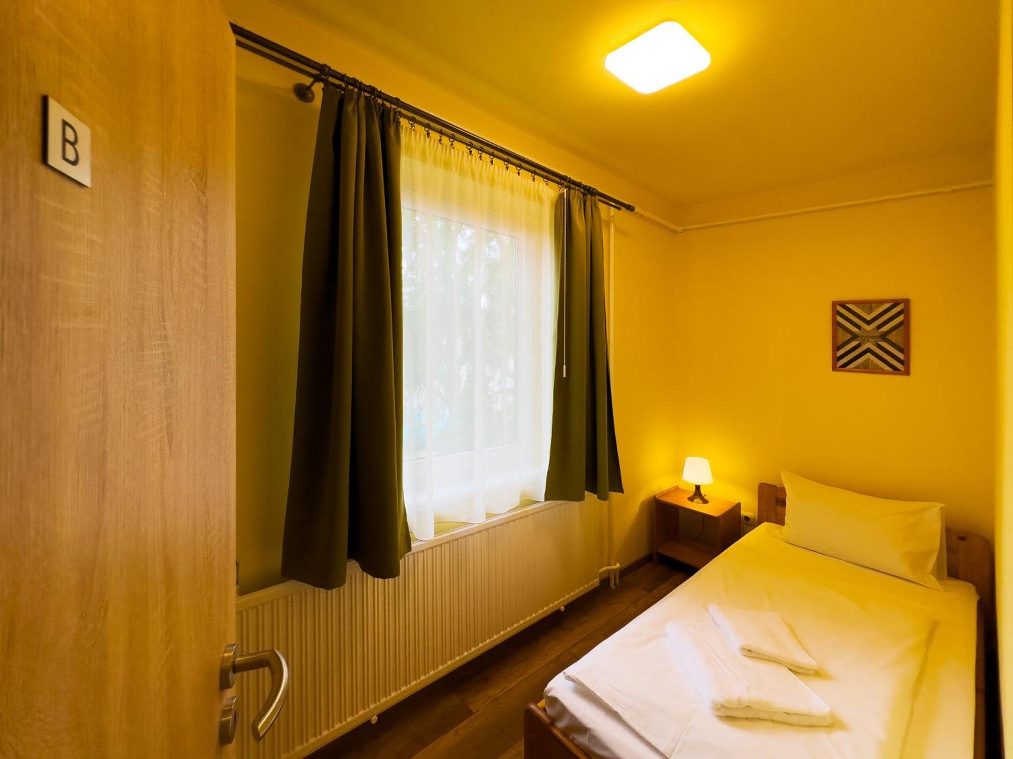 Hotel Irisz Panzio Budapeszt Zewnętrze zdjęcie
